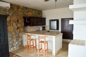 Premium Villa, 5 Bedrooms, Ocean View | In-room dining