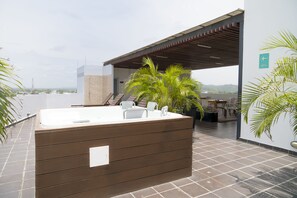 Bain à remous extérieur