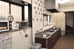 Fridge, microwave, oven, stovetop - Ofu Jyoshi Kaikan 1st building - Caters to Women (Tokyo)