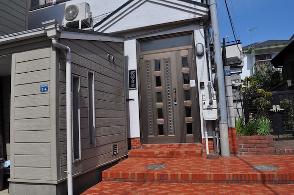 Exterior - Ofu Jyoshi Kaikan 1st building - Caters to Women (Tokyo)