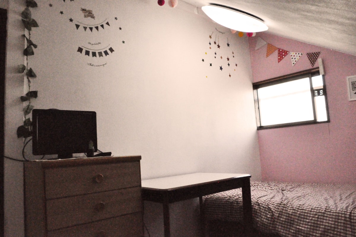 Standard Single Room | Iron/ironing board, free WiFi