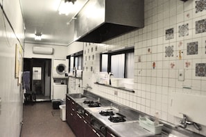 Fridge, microwave, oven, stovetop - Ofu Jyoshi Kaikan 1st building - Caters to Women (Tokyo)