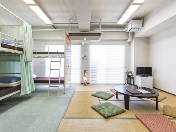 Free WiFi, bed sheets - OMOTENASHI Hostel Miyajima (Hatsukaichi)