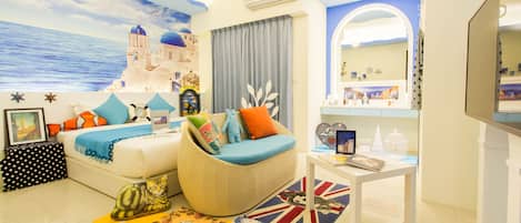 Design Double Room, 1 Queen Bed | Individually decorated, individually furnished, desk, blackout curtains
