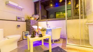 Elite Suite | Individually decorated, individually furnished, desk, blackout curtains