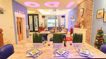 Breakfast area