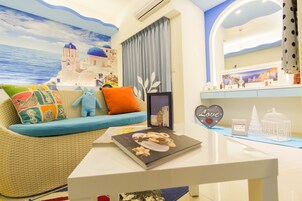 Design Double Room, 1 Queen Bed | Individually decorated, individually furnished, desk, blackout drapes