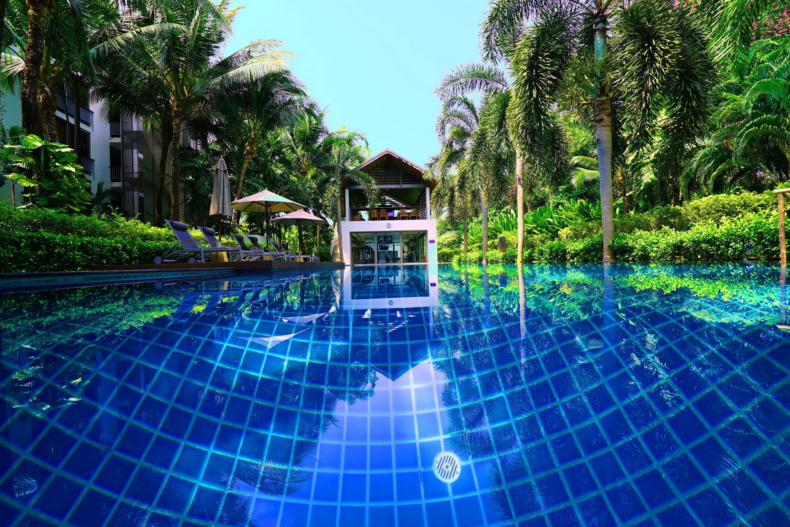 2 outdoor pools, pool umbrellas, sun loungers