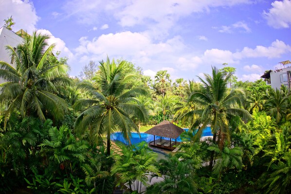 140 Sqm Two Bedroom Apartment with Terrace | Vue sur le jardin