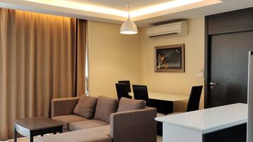 1 Bedroom | Living area | 32-inch LCD TV with cable channels, TV