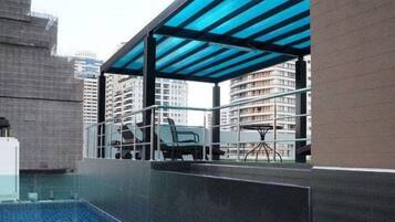Outdoor pool, pool loungers