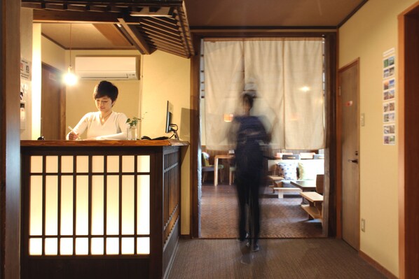 Reception - K's House Takayama Oasis - Quality Hostels (Takayama)