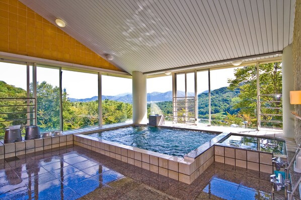 Indoor spa tub