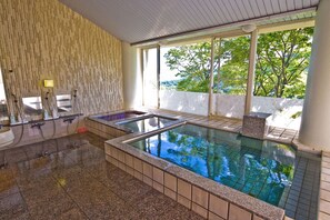 Bañera de hidromasaje interior