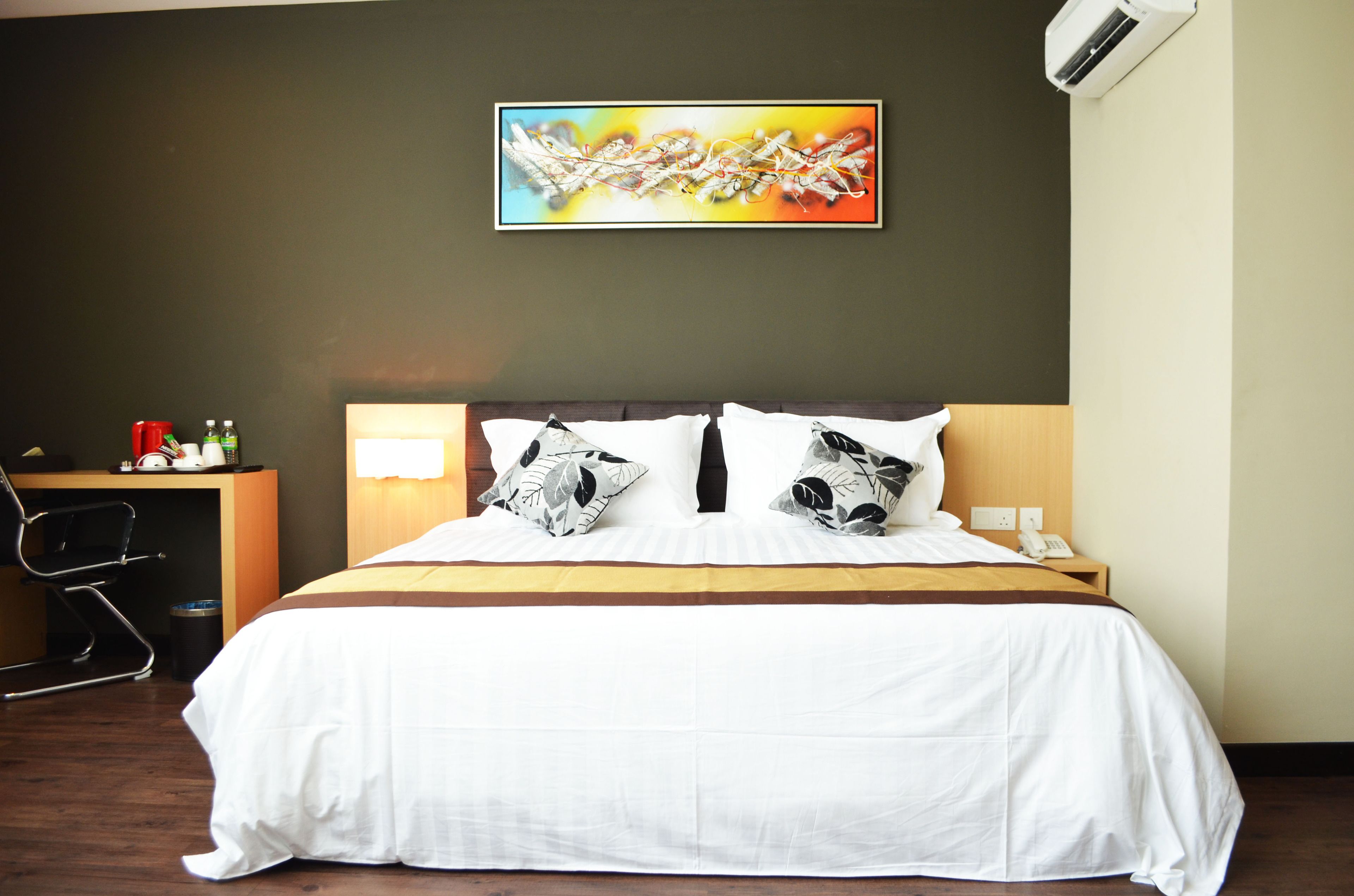 in-room safe, desk, free wifi