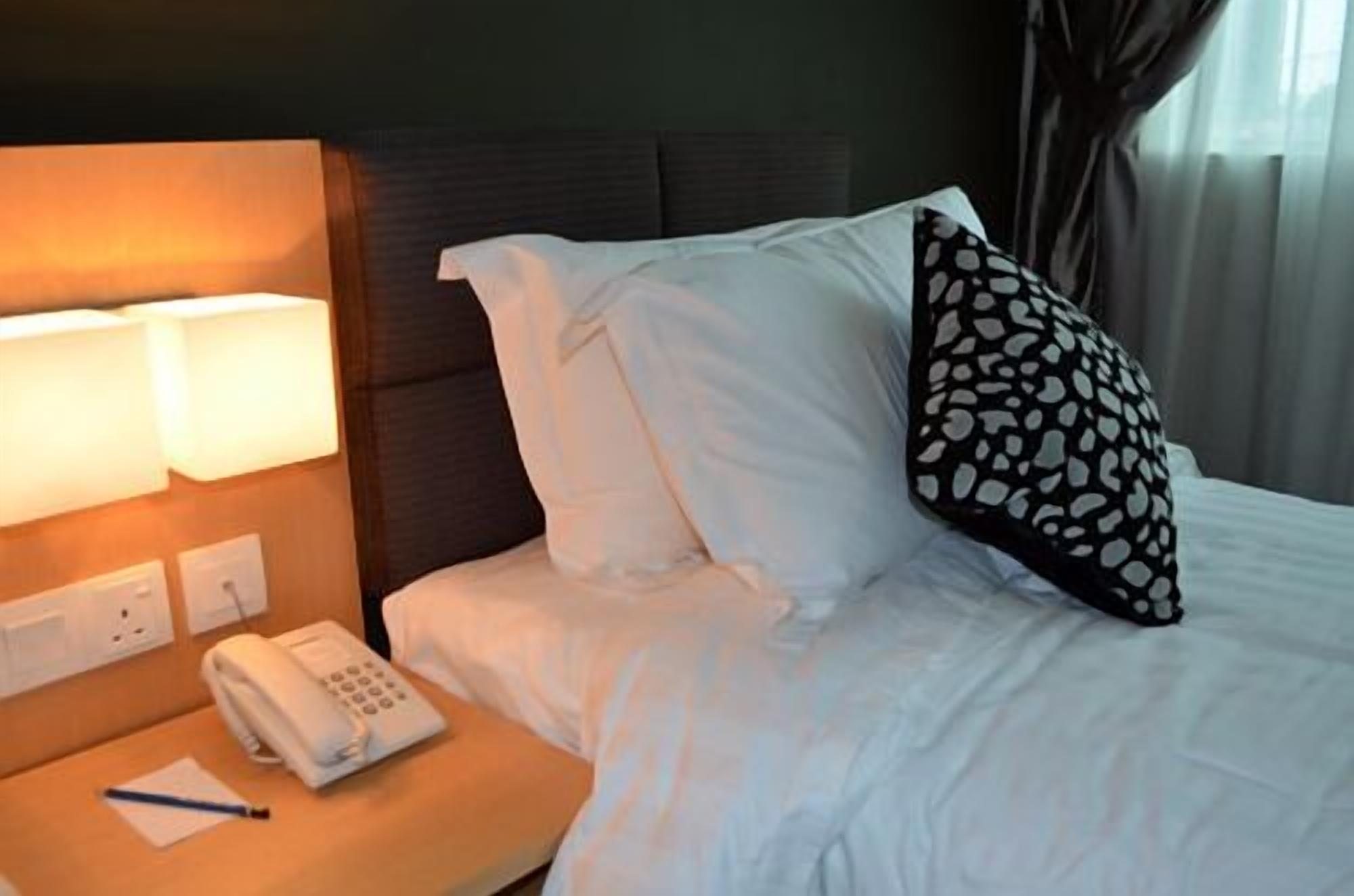 in-room safe, desk, free wifi