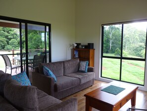 42-inch flat-screen TV with digital channels, TV, fireplace - Bellthorpe Stays (Bellthorpe)