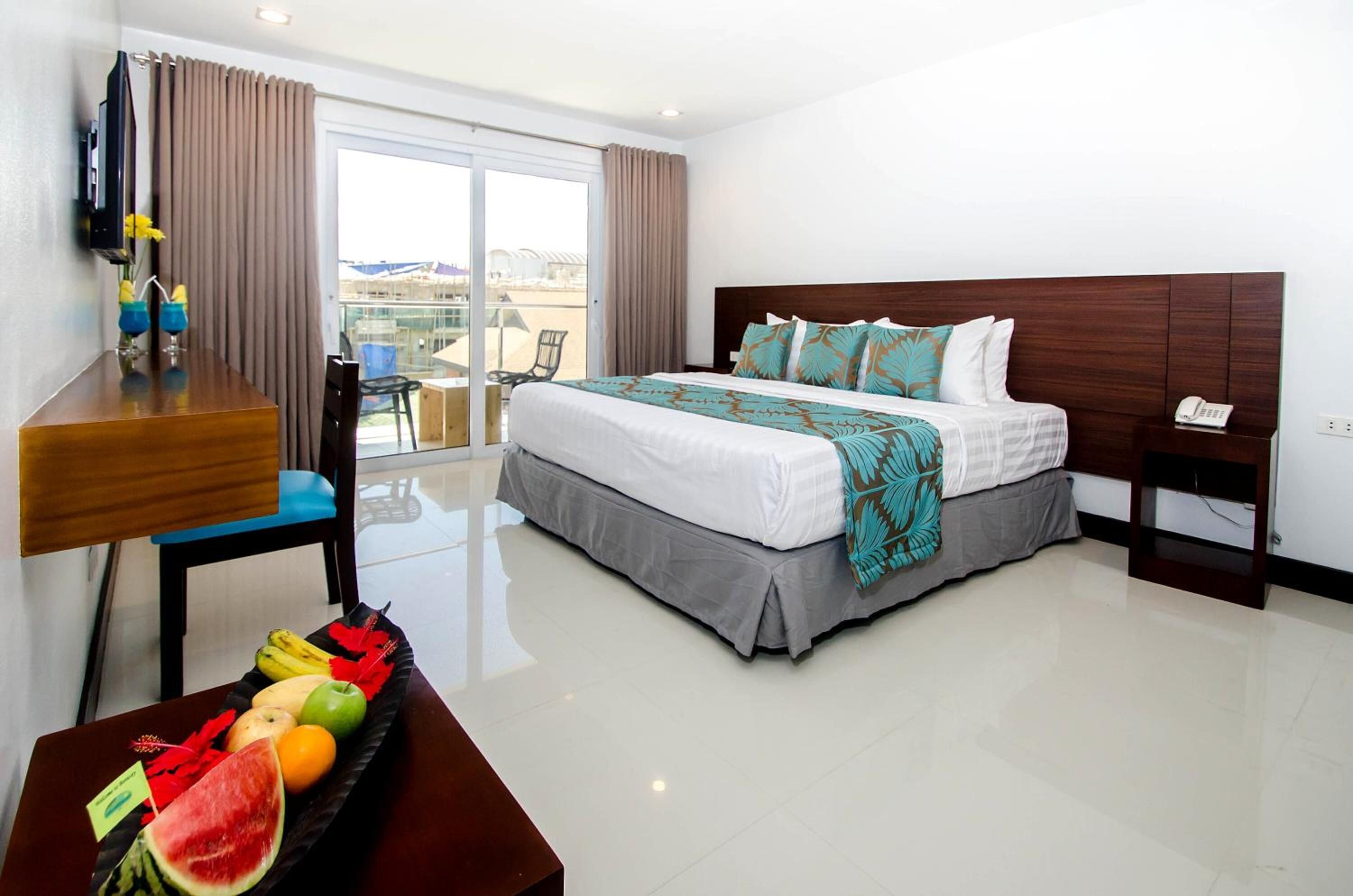 1 bedroom, premium bedding, minibar, in-room safe