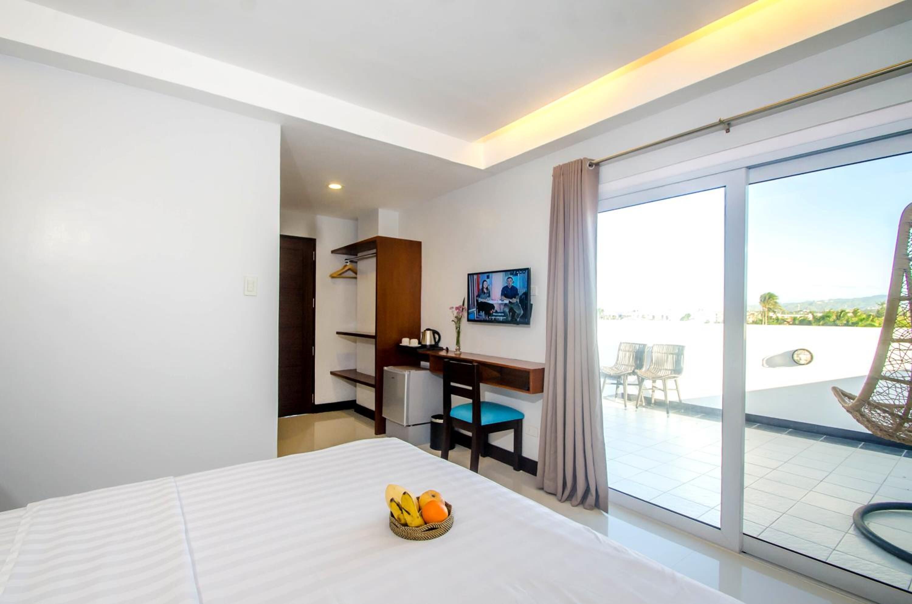 1 bedroom, premium bedding, minibar, in-room safe