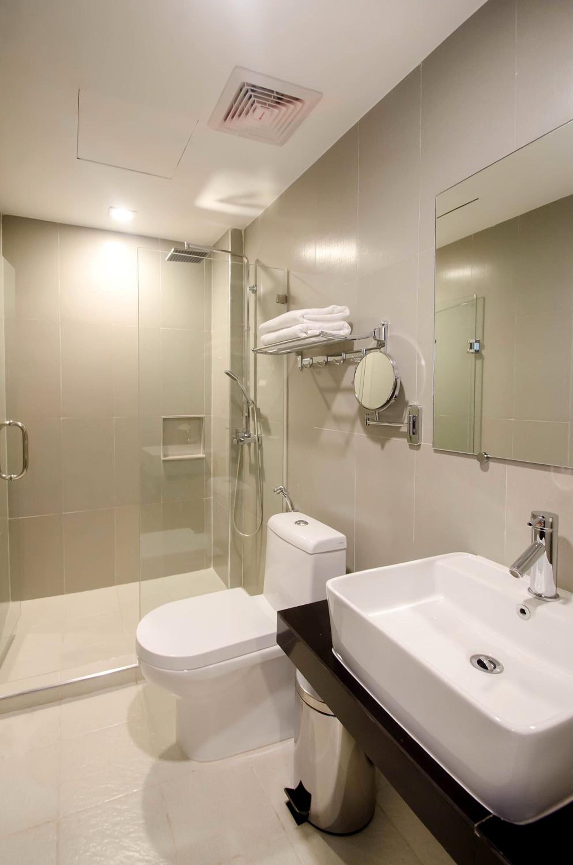 shower, free toiletries, hair dryer, slippers