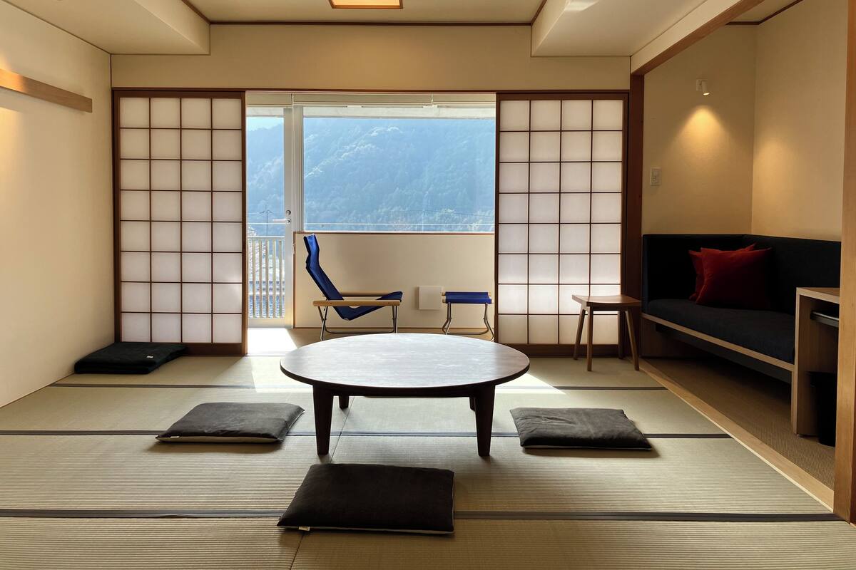 Living area | Flat-screen TV