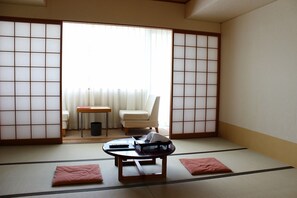 Japanese-Style Room (8 tatami mats) | In-room safe, blackout curtains, soundproofing, free WiFi - Tosawashi Kougeimura QRAUD (Ino)