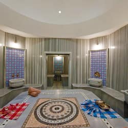 Couples treatment room(s), sauna, hot tub, steam room