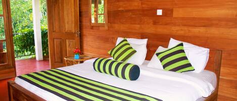 Chambre Double Deluxe, 1 très grand lit, vue colline (Forest View) | 1 chambre, literie de qualité supérieure, surmatelas