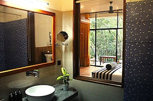 Deluxe Double Room, 1 Bedroom, Balcony, Garden View | Bathroom
