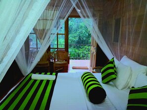 Chambre Double Deluxe, 1 très grand lit, vue colline (Forest View) | Draps en coton égyptien, literie de qualité supérieure, surmatelas