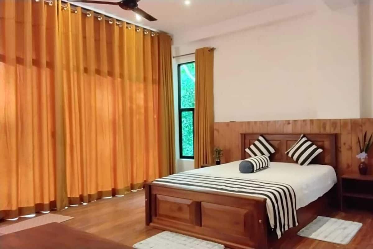 Deluxe dubbelrum - 1 sovrum - balkong - utsikt mot trädgården | Egyptiska bomullslakan och sängtillbehör av högsta kvalitet