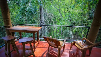 Deluxe Tree House (Forest View) | Teres/patio
