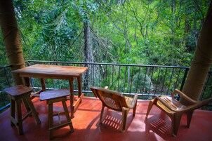 Casa na árvore luxo (Forest View) | Terraço/pátio