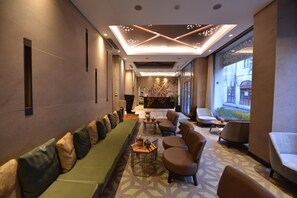 Coin salon dans le hall