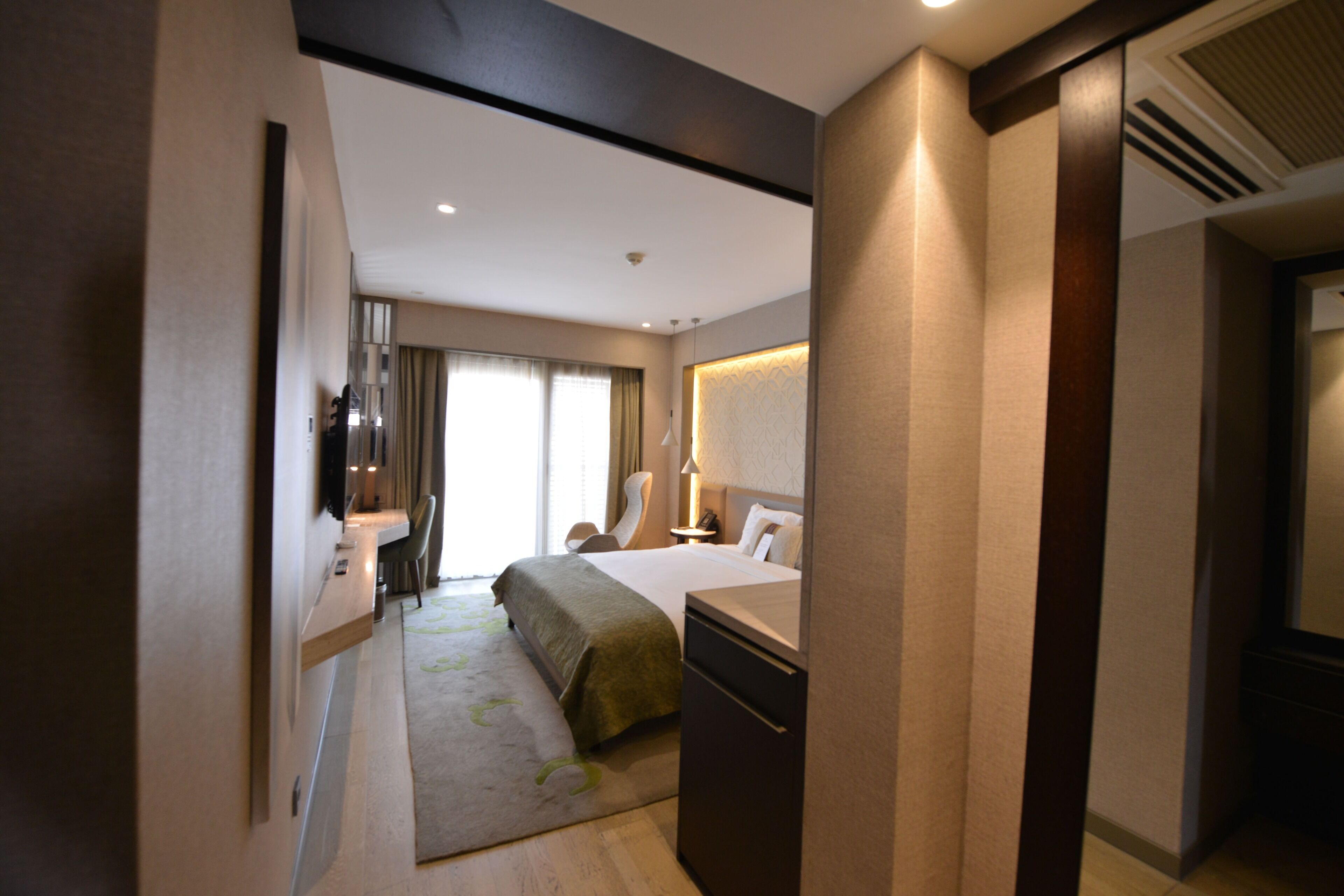 premium bedding, minibar, in-room safe, desk