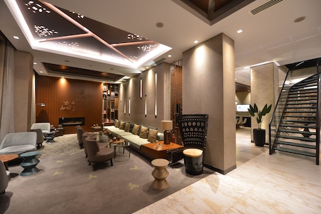 Lobby lounge. Waxwing Hotel