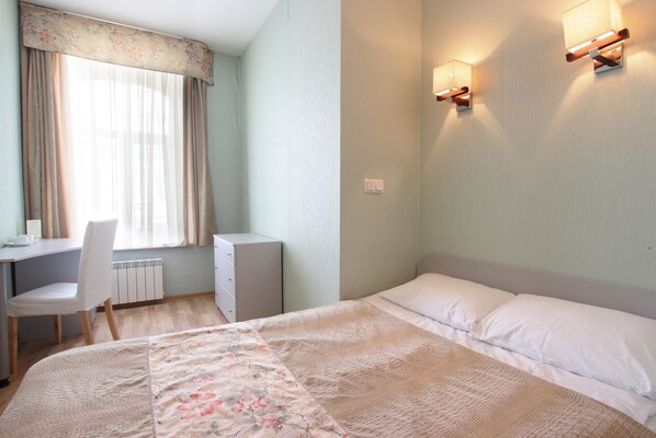 Standard Room, 1 Double Bed | 1 bedroom, desk, iron/ironing board, free WiFi