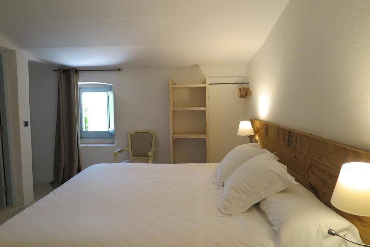 Comfort tweepersoonskamer | Lakens van Egyptisch katoen, luxe beddengoed, een kluis op de kamer