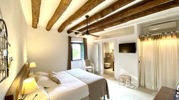 Superior Double Room | Egyptian cotton sheets, premium bedding, in-room safe, blackout drapes