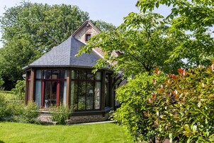 Casa de campo romántica, 1 habitación | Ropa de cama de alta calidad, colchones con acolchado adicional, minibar