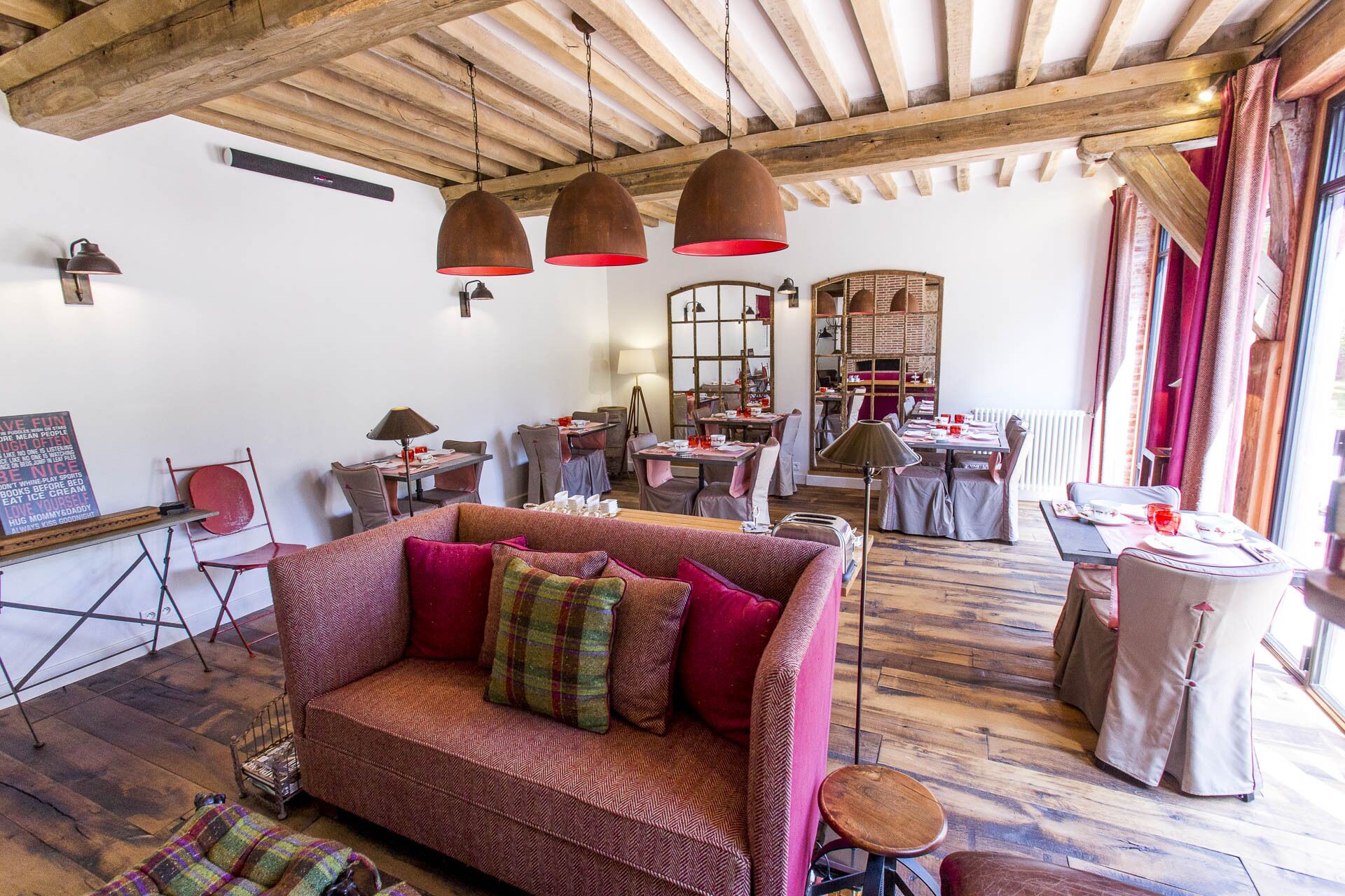 Daily continental breakfast (EUR 22 per person)