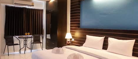 Chambre Deluxe | Coffres-forts dans les chambres, bureau, chambres insonorisées