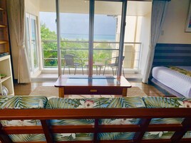 Blue Room, Non Smoking, Ocean View | 1 bedroom, desk, blackout drapes, free WiFi