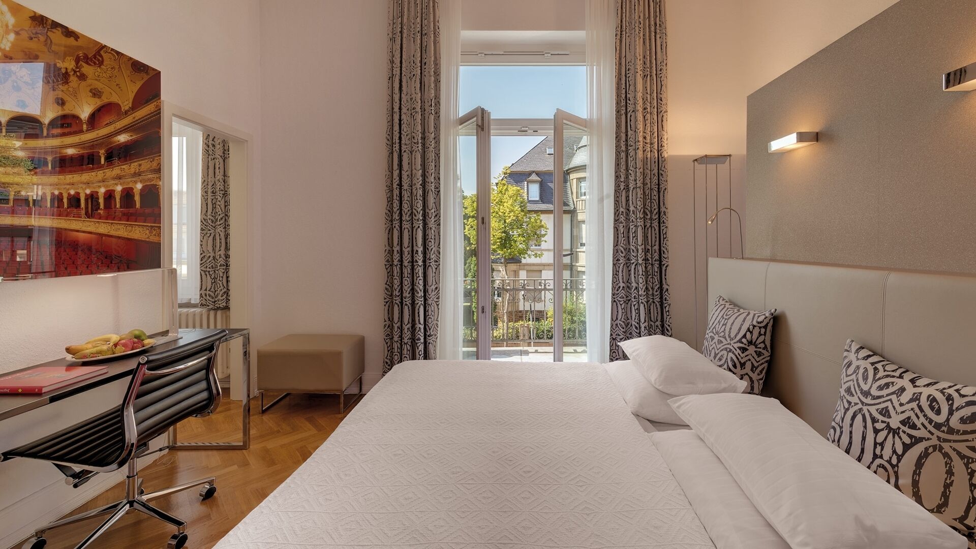 standard double room | free minibar, in-room safe, desk, free wifi