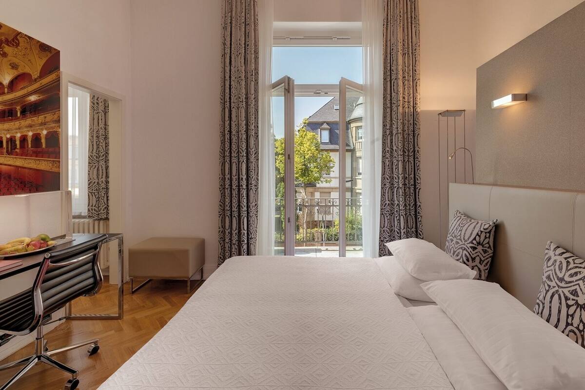 standard double room | free minibar, in-room safe, desk, free wifi