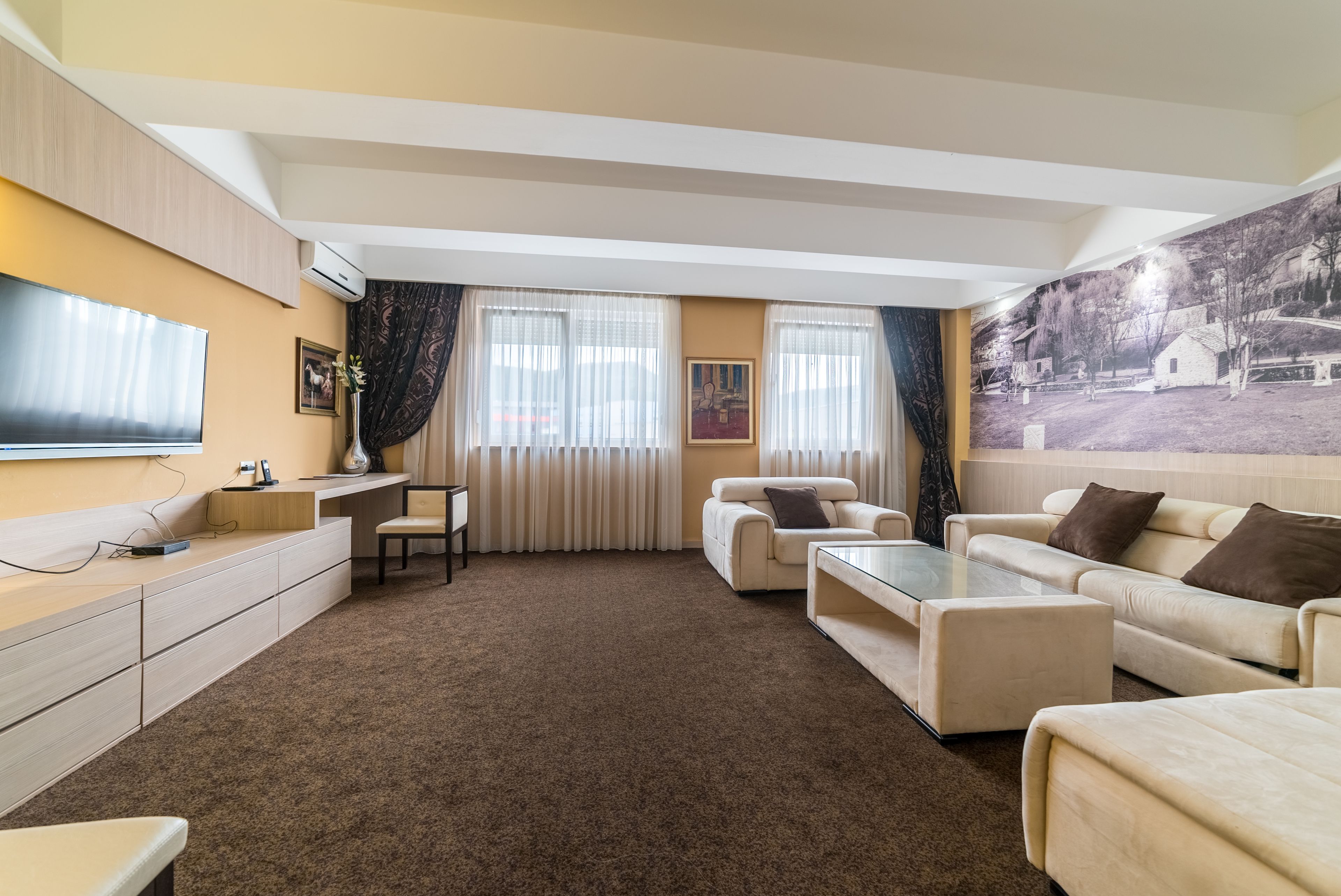 presidential suite, jetted tub, city view | minibar, in-room safe, desk, soundproofing
