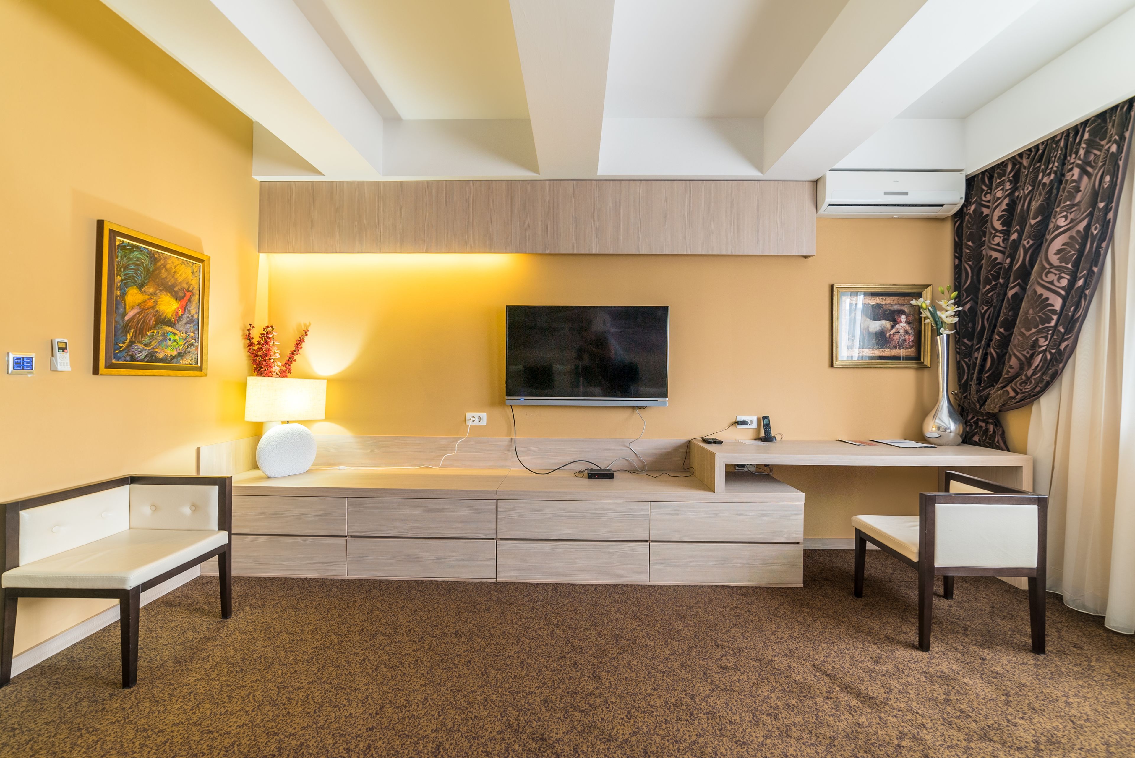 presidential suite, jetted tub, city view | minibar, in-room safe, desk, soundproofing