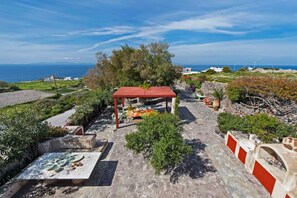 Property grounds - 3Arches by Thireon (Santorini)