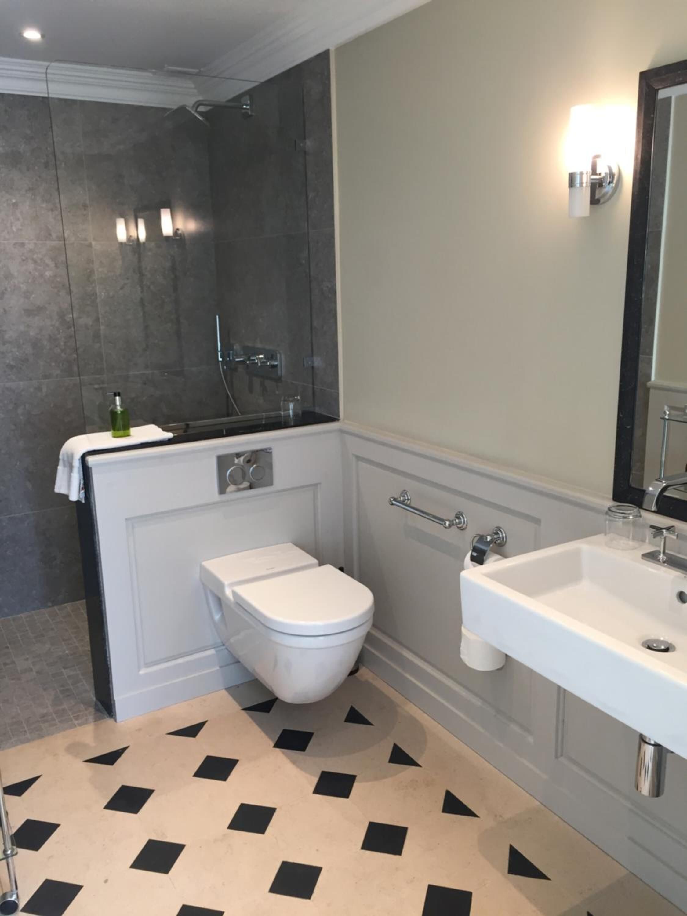 free toiletries, towels