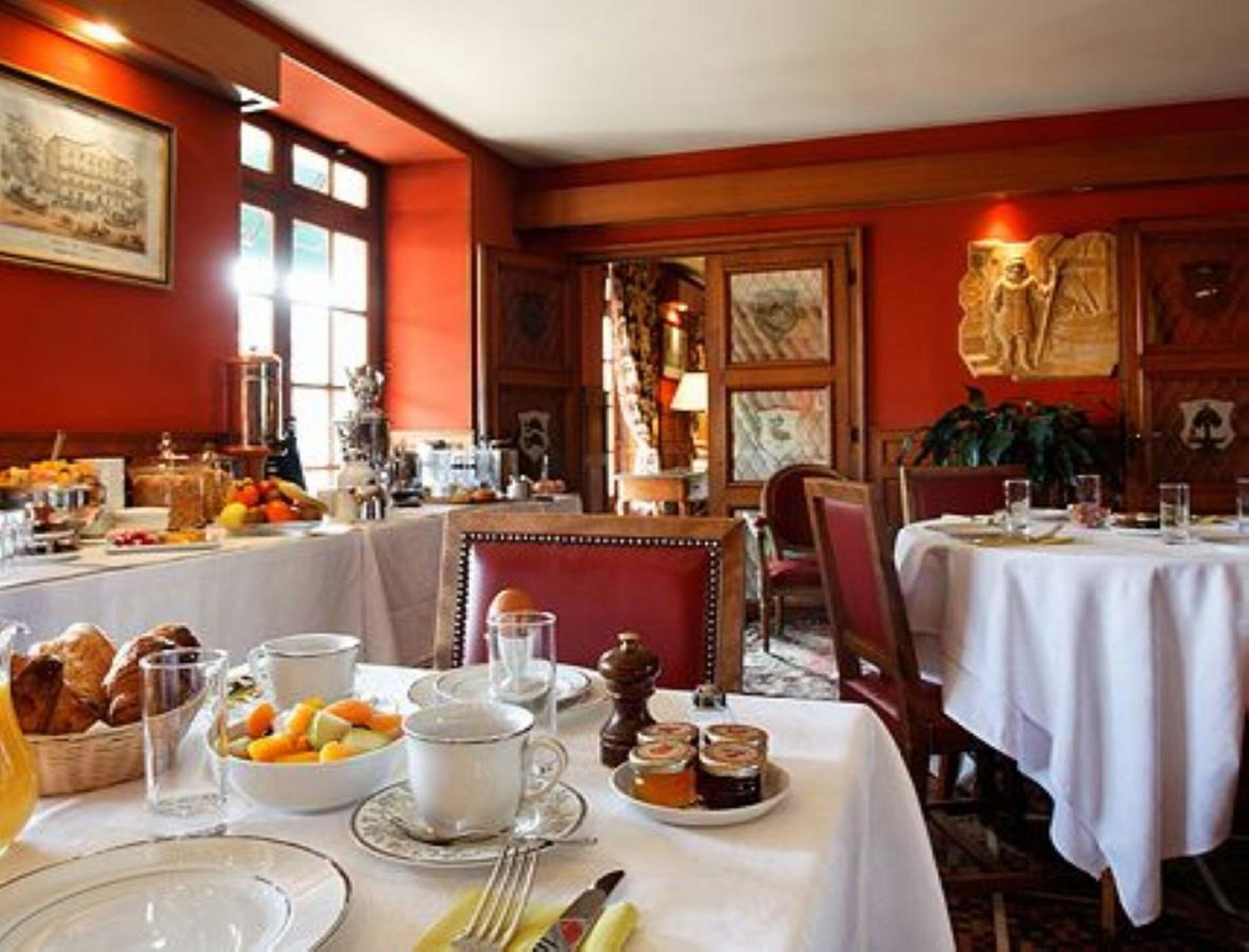 朝食 (ビュッフェ)、毎日提供 (1 名様 18.00 EUR)